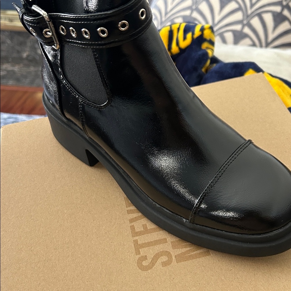 Steve Madden Shoes Kiki Chelsea Boot, Black, 7 nwt - Picture 2 of 3